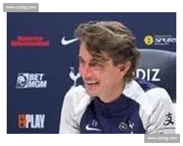 赛后碰杯的对手：弗兰克与莫耶斯的酒友情谊